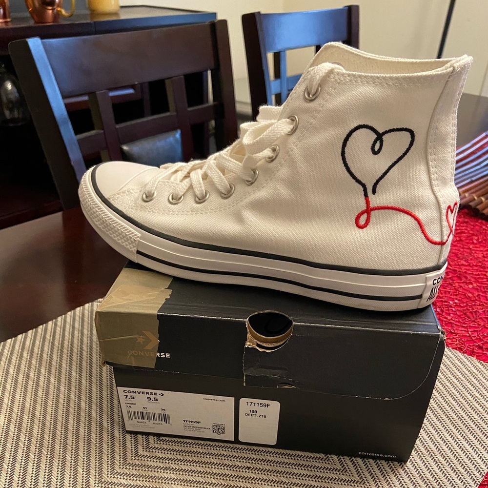 Women’s 9.5 white converse, fits like a 10.  Cute